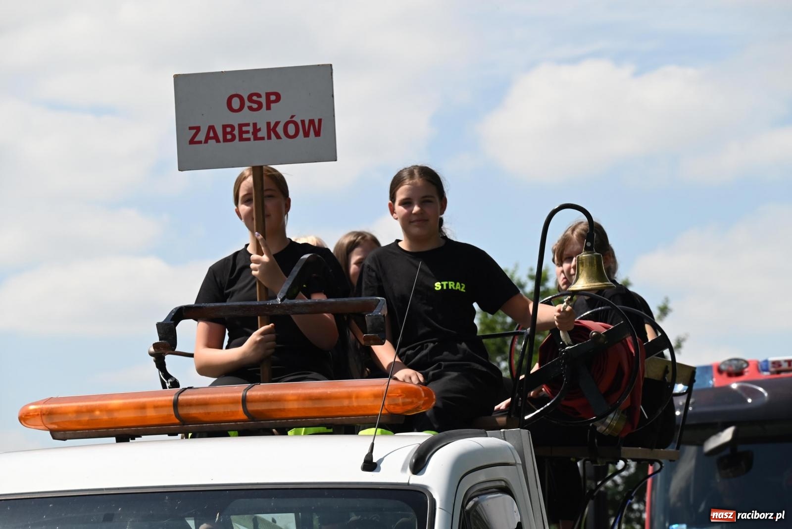 Zdjęcie w galerii na portalu naszraciborz.pl: Gospodarze z głównym trofeum zawodów w Bieńkowicach [FOTO i WIDEO] wiadomości z regionu