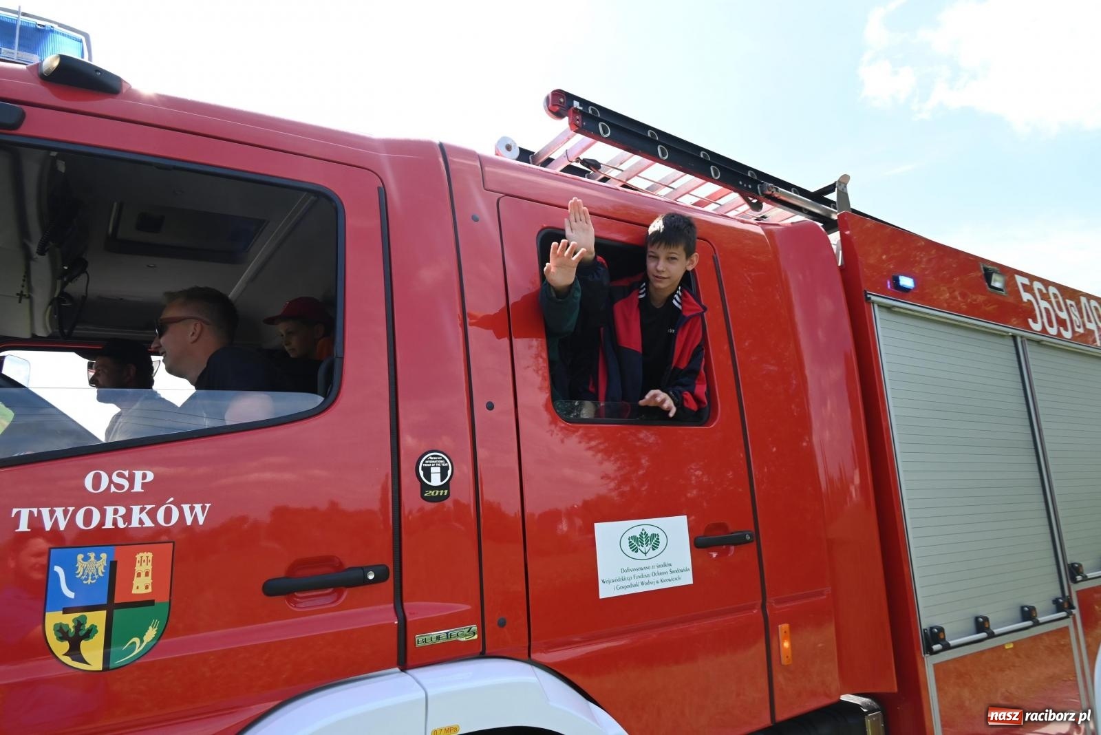 Zdjęcie w galerii na portalu naszraciborz.pl: Gospodarze z głównym trofeum zawodów w Bieńkowicach [FOTO i WIDEO] wiadomości z regionu