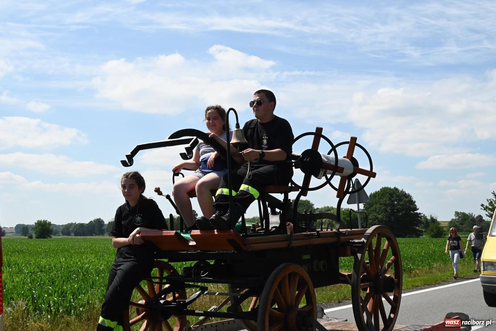 Zdjęcie w galerii na portalu naszraciborz.pl: Gospodarze z głównym trofeum zawodów w Bieńkowicach [FOTO i WIDEO] wiadomości z regionu