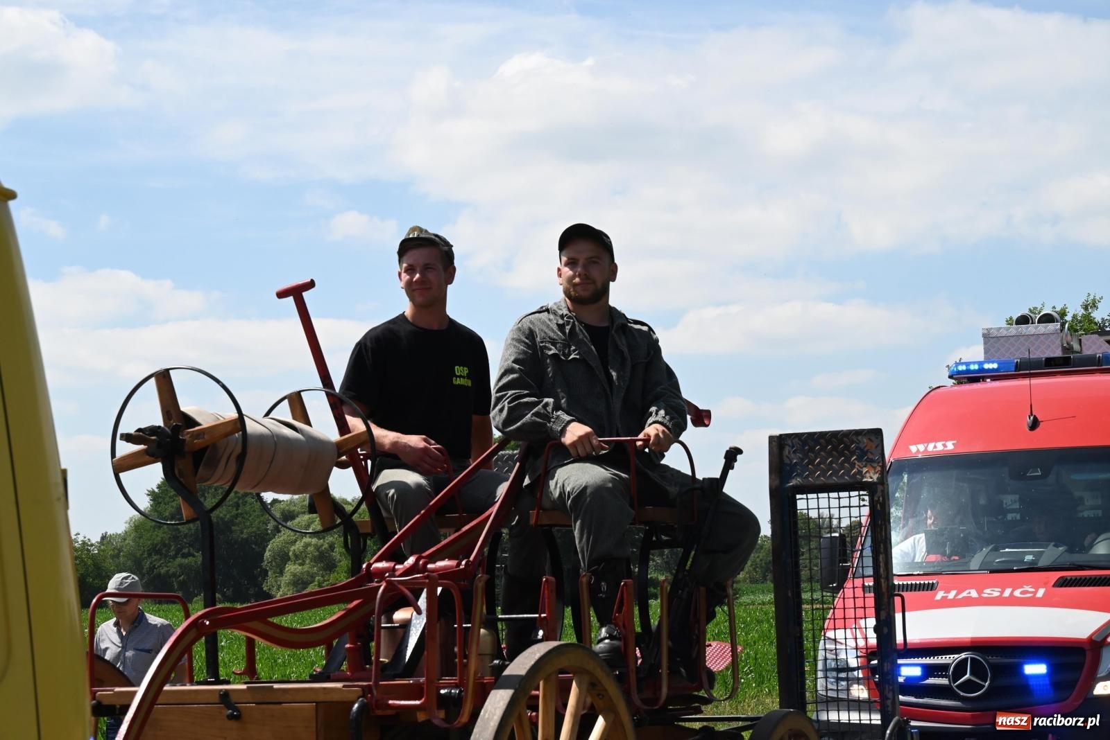 Zdjęcie w galerii na portalu naszraciborz.pl: Gospodarze z głównym trofeum zawodów w Bieńkowicach [FOTO i WIDEO] wiadomości z regionu
