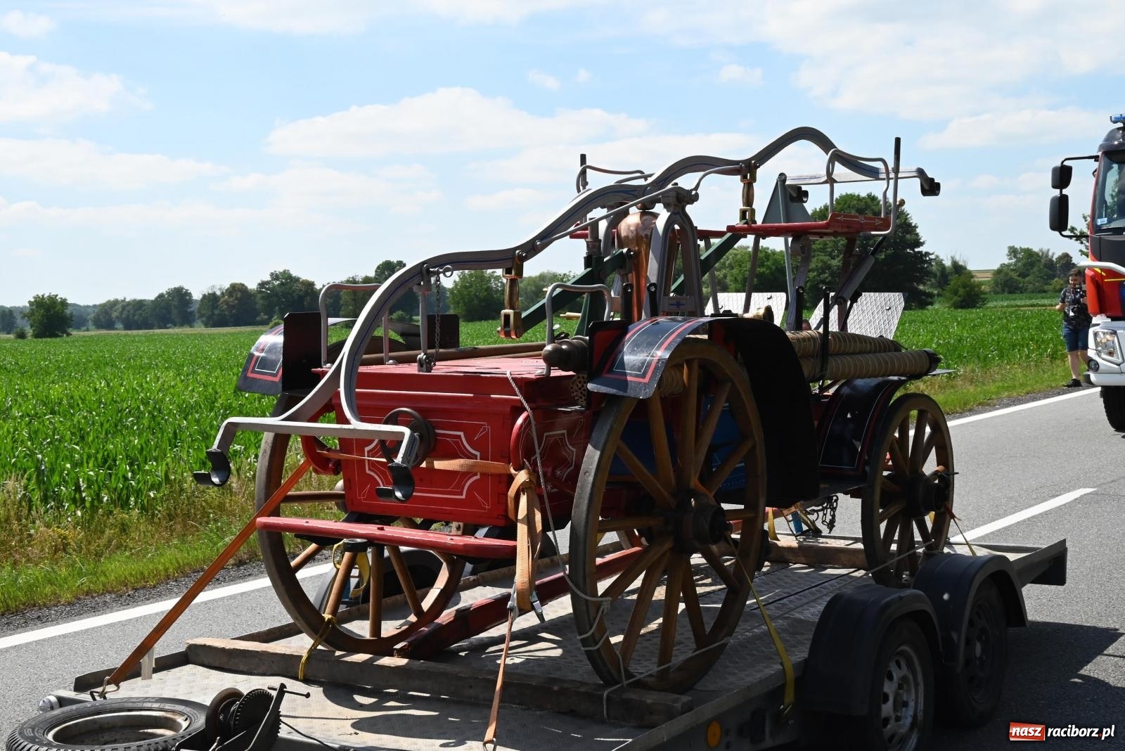 Zdjęcie w galerii na portalu naszraciborz.pl: Gospodarze z głównym trofeum zawodów w Bieńkowicach [FOTO i WIDEO] wiadomości z regionu