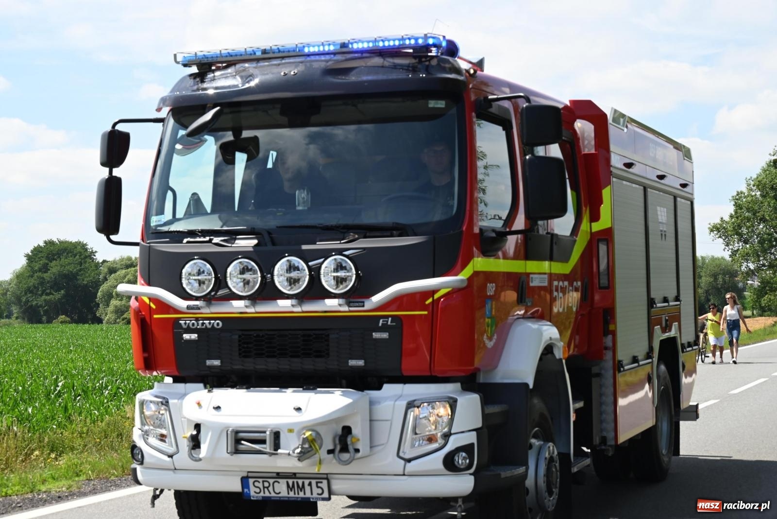 Zdjęcie w galerii na portalu naszraciborz.pl: Gospodarze z głównym trofeum zawodów w Bieńkowicach [FOTO i WIDEO] wiadomości z regionu