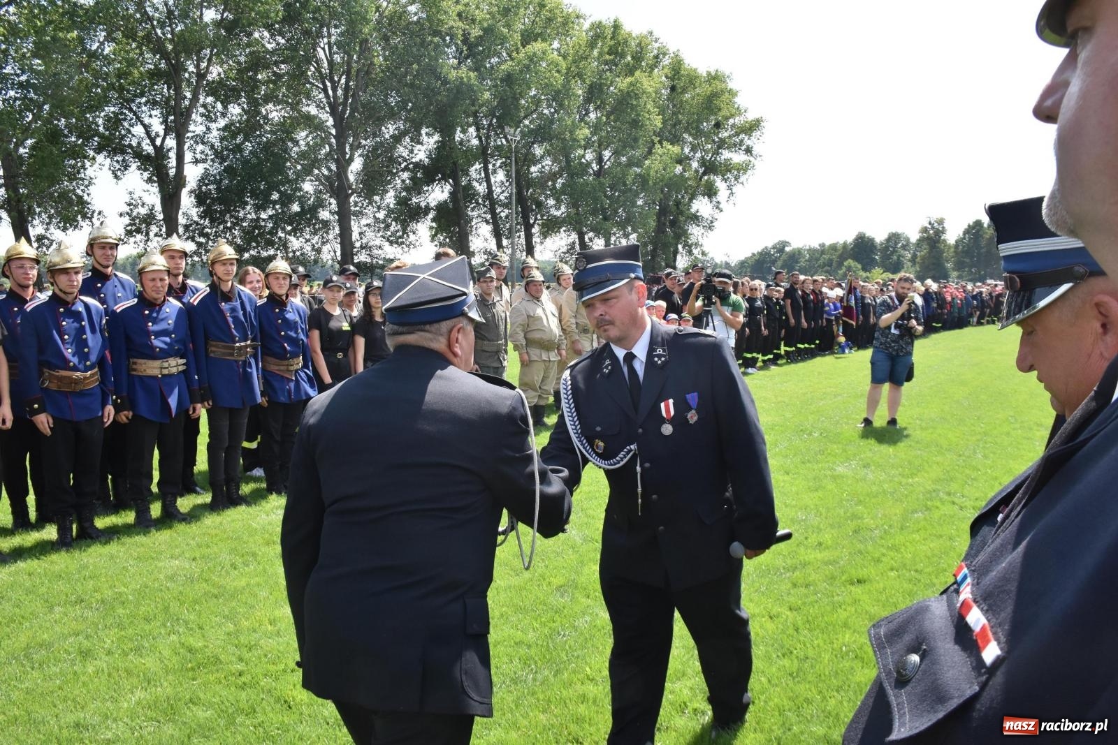 Zdjęcie w galerii na portalu naszraciborz.pl: Gospodarze z głównym trofeum zawodów w Bieńkowicach [FOTO i WIDEO] wiadomości z regionu