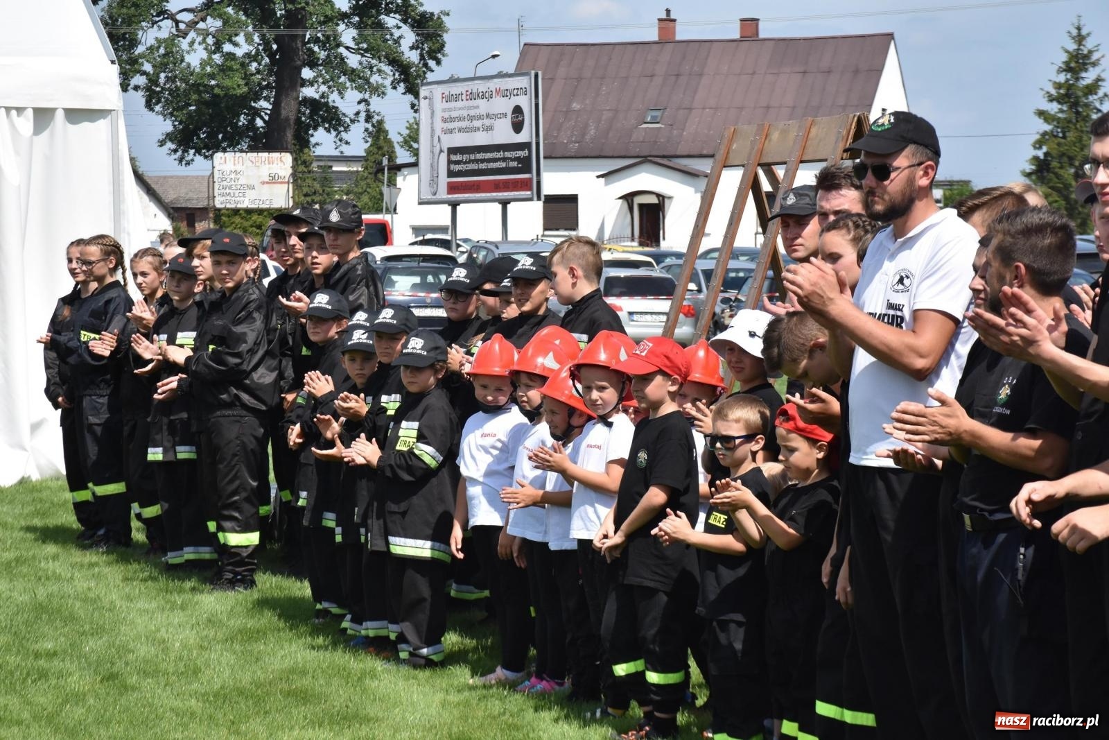 Zdjęcie w galerii na portalu naszraciborz.pl: Gospodarze z głównym trofeum zawodów w Bieńkowicach [FOTO i WIDEO] wiadomości z regionu