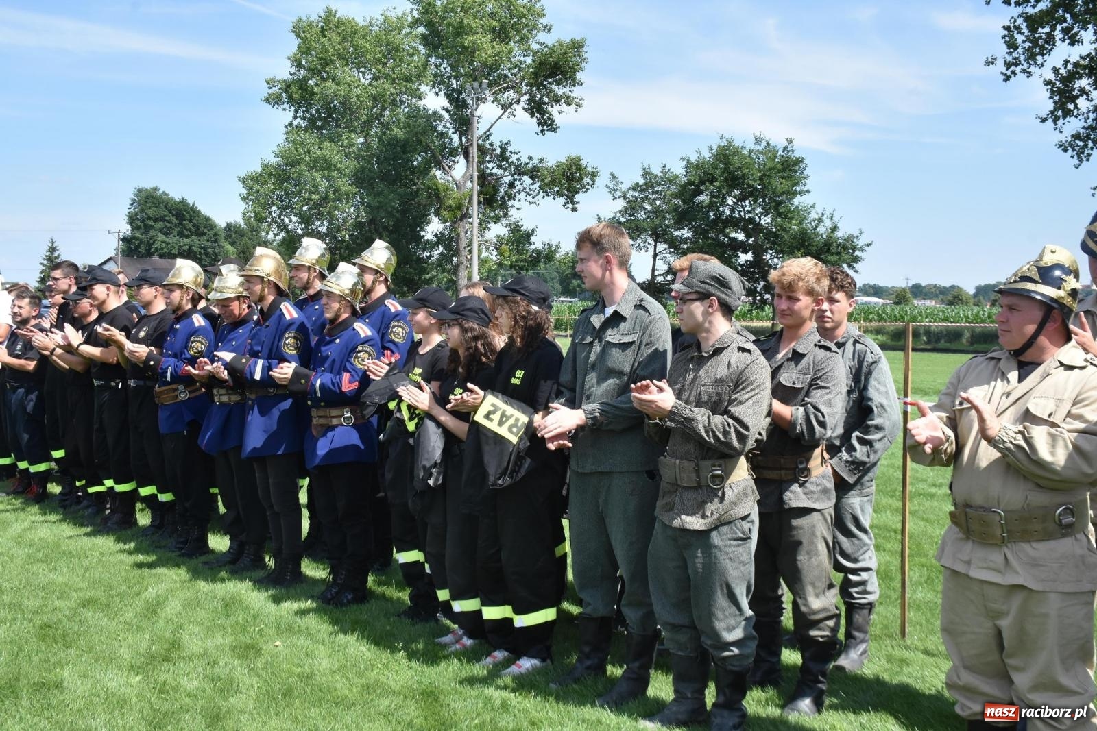 Zdjęcie w galerii na portalu naszraciborz.pl: Gospodarze z głównym trofeum zawodów w Bieńkowicach [FOTO i WIDEO] wiadomości z regionu