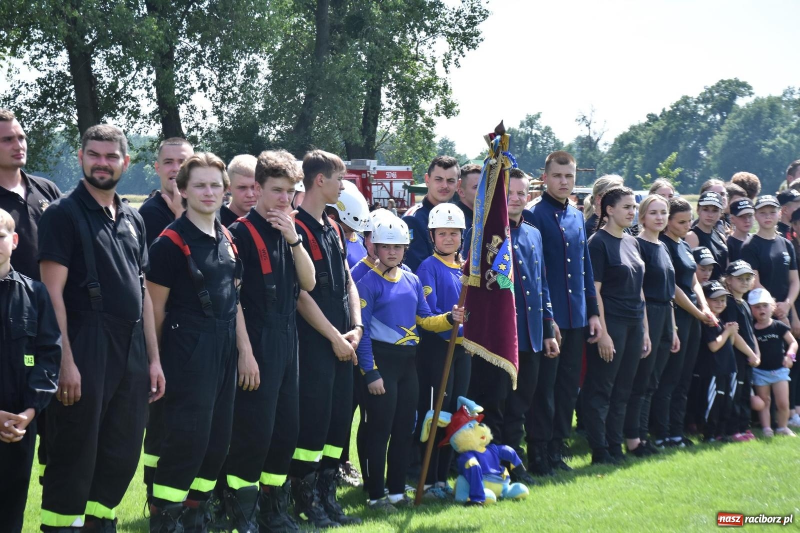 Zdjęcie w galerii na portalu naszraciborz.pl: Gospodarze z głównym trofeum zawodów w Bieńkowicach [FOTO i WIDEO] wiadomości z regionu