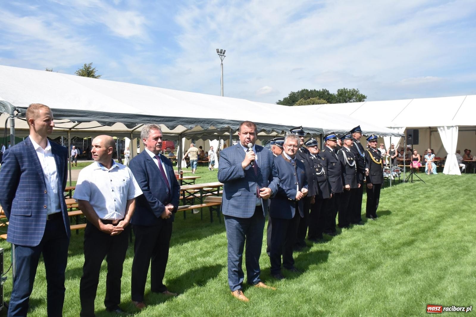Zdjęcie w galerii na portalu naszraciborz.pl: Gospodarze z głównym trofeum zawodów w Bieńkowicach [FOTO i WIDEO] wiadomości z regionu