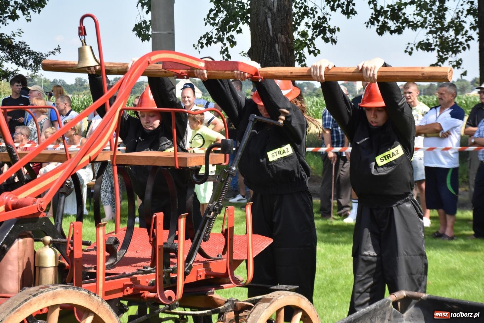 Zdjęcie w galerii na portalu naszraciborz.pl: Gospodarze z głównym trofeum zawodów w Bieńkowicach [FOTO i WIDEO] wiadomości z regionu