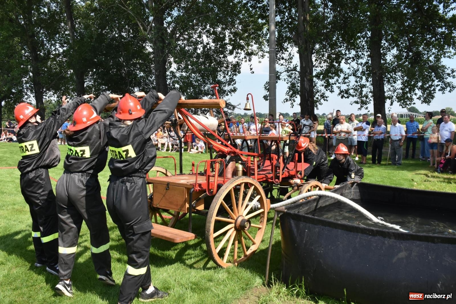 Zdjęcie w galerii na portalu naszraciborz.pl: Gospodarze z głównym trofeum zawodów w Bieńkowicach [FOTO i WIDEO] wiadomości z regionu