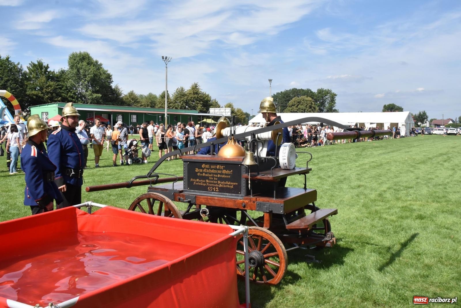 Zdjęcie w galerii na portalu naszraciborz.pl: Gospodarze z głównym trofeum zawodów w Bieńkowicach [FOTO i WIDEO] wiadomości z regionu