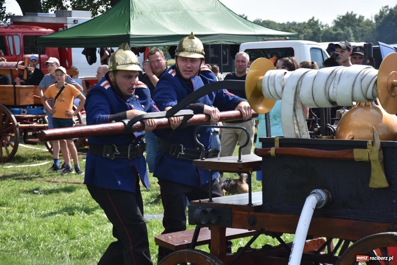 Zdjęcie w galerii na portalu naszraciborz.pl: Gospodarze z głównym trofeum zawodów w Bieńkowicach [FOTO i WIDEO] wiadomości z regionu