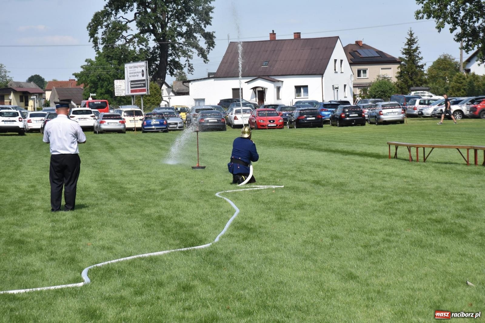 Zdjęcie w galerii na portalu naszraciborz.pl: Gospodarze z głównym trofeum zawodów w Bieńkowicach [FOTO i WIDEO] wiadomości z regionu