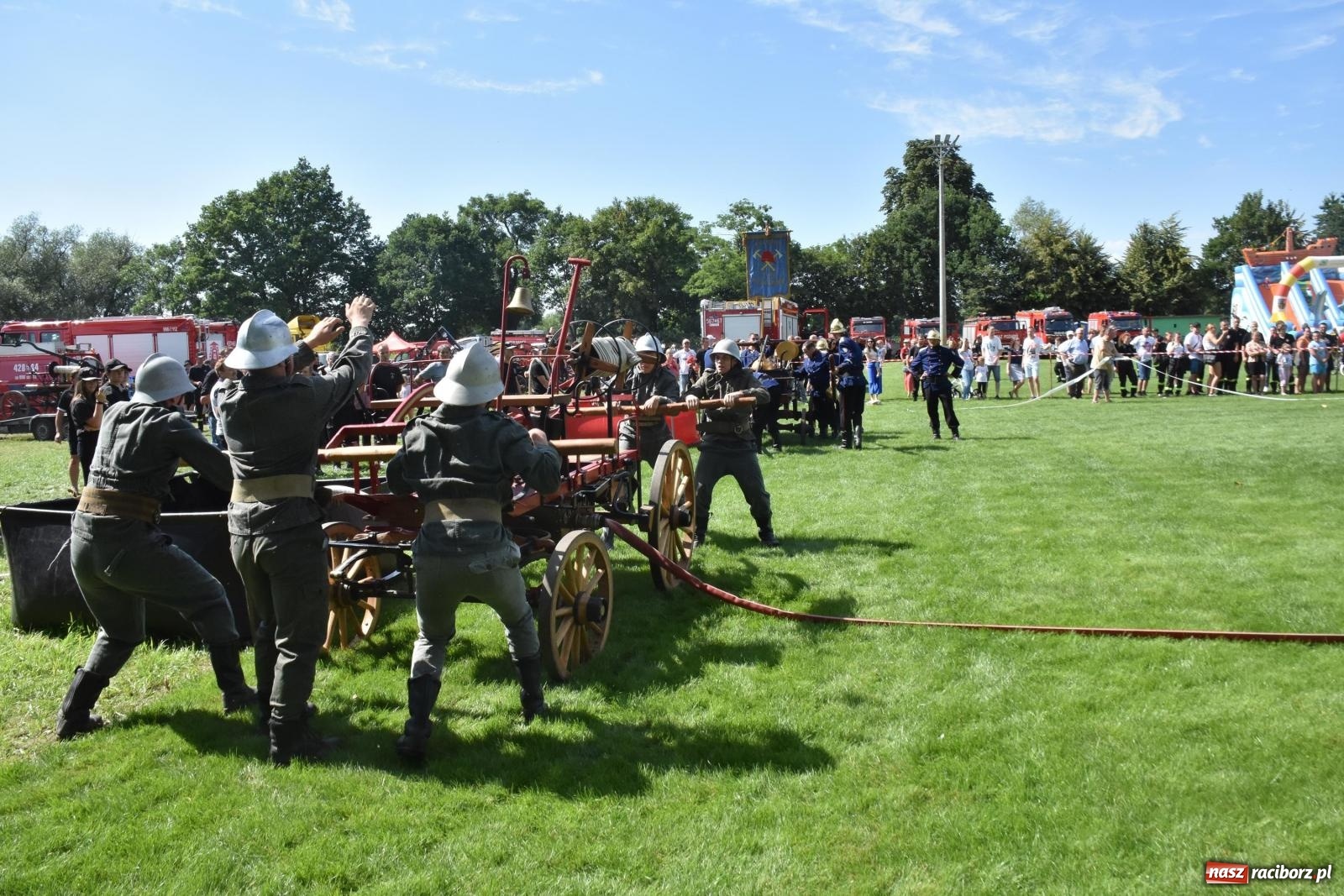 Zdjęcie w galerii na portalu naszraciborz.pl: Gospodarze z głównym trofeum zawodów w Bieńkowicach [FOTO i WIDEO] wiadomości z regionu