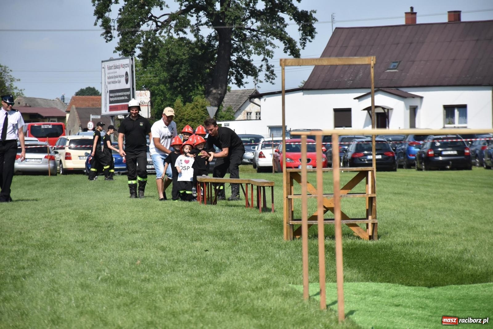 Zdjęcie w galerii na portalu naszraciborz.pl: Gospodarze z głównym trofeum zawodów w Bieńkowicach [FOTO i WIDEO] wiadomości z regionu