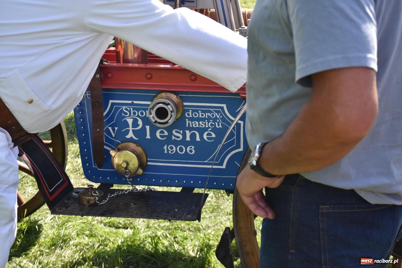 Zdjęcie w galerii na portalu naszraciborz.pl: Gospodarze z głównym trofeum zawodów w Bieńkowicach [FOTO i WIDEO] wiadomości z regionu