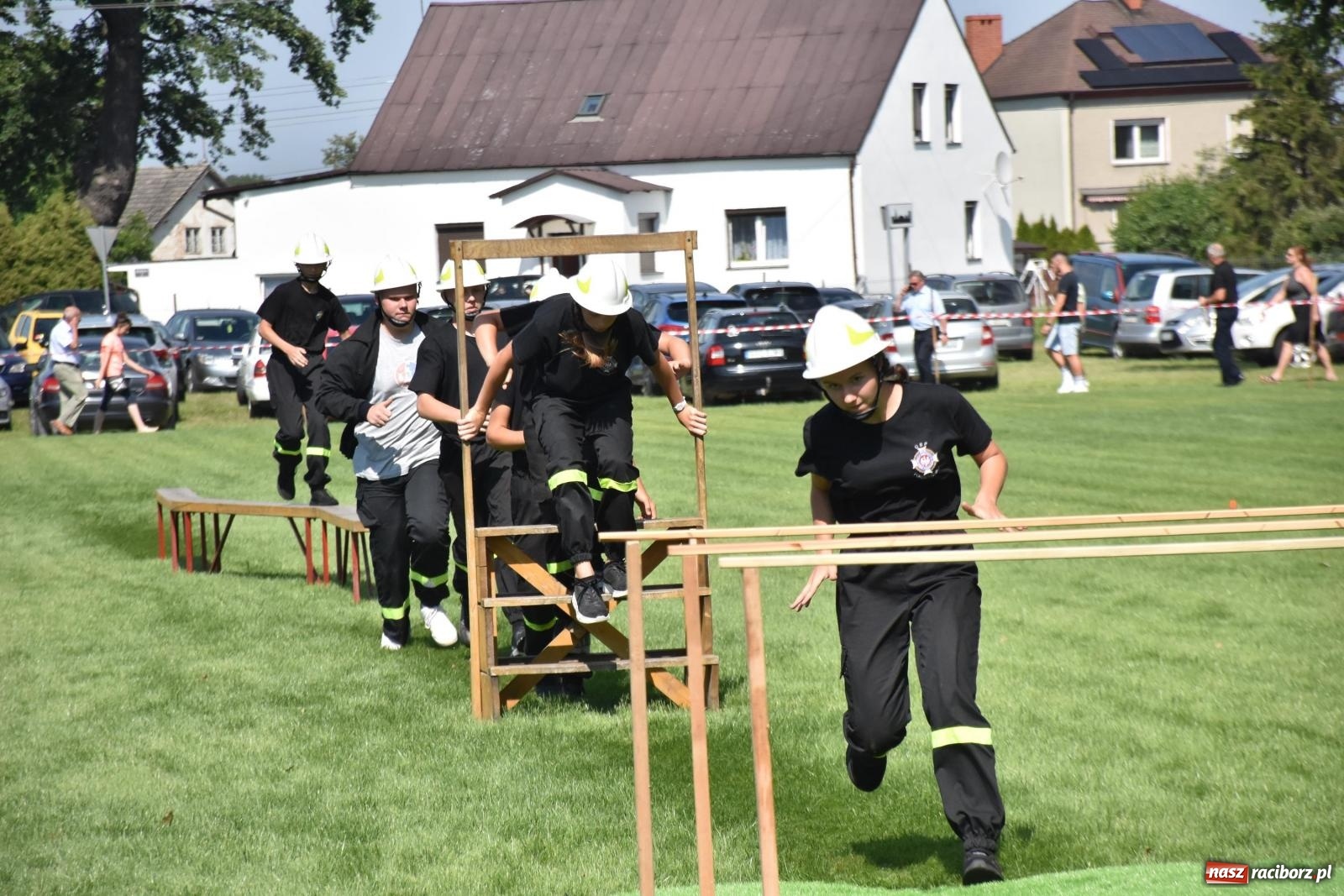 Zdjęcie w galerii na portalu naszraciborz.pl: Gospodarze z głównym trofeum zawodów w Bieńkowicach [FOTO i WIDEO] wiadomości z regionu