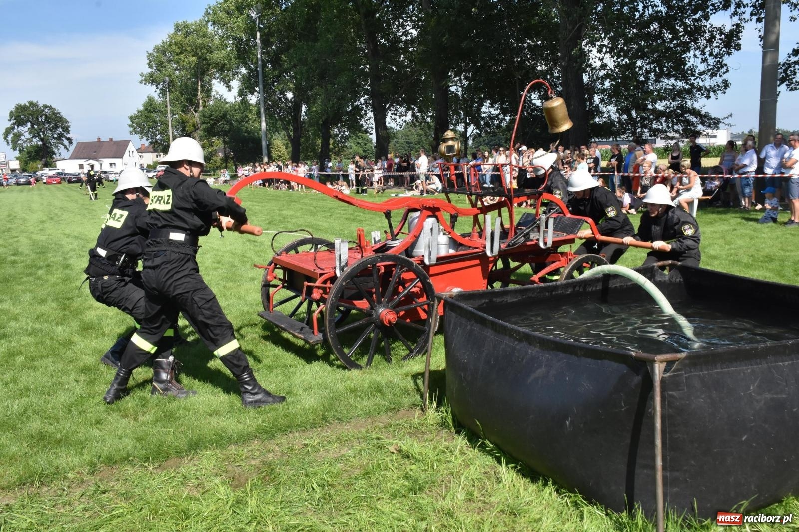 Zdjęcie w galerii na portalu naszraciborz.pl: Gospodarze z głównym trofeum zawodów w Bieńkowicach [FOTO i WIDEO] wiadomości z regionu