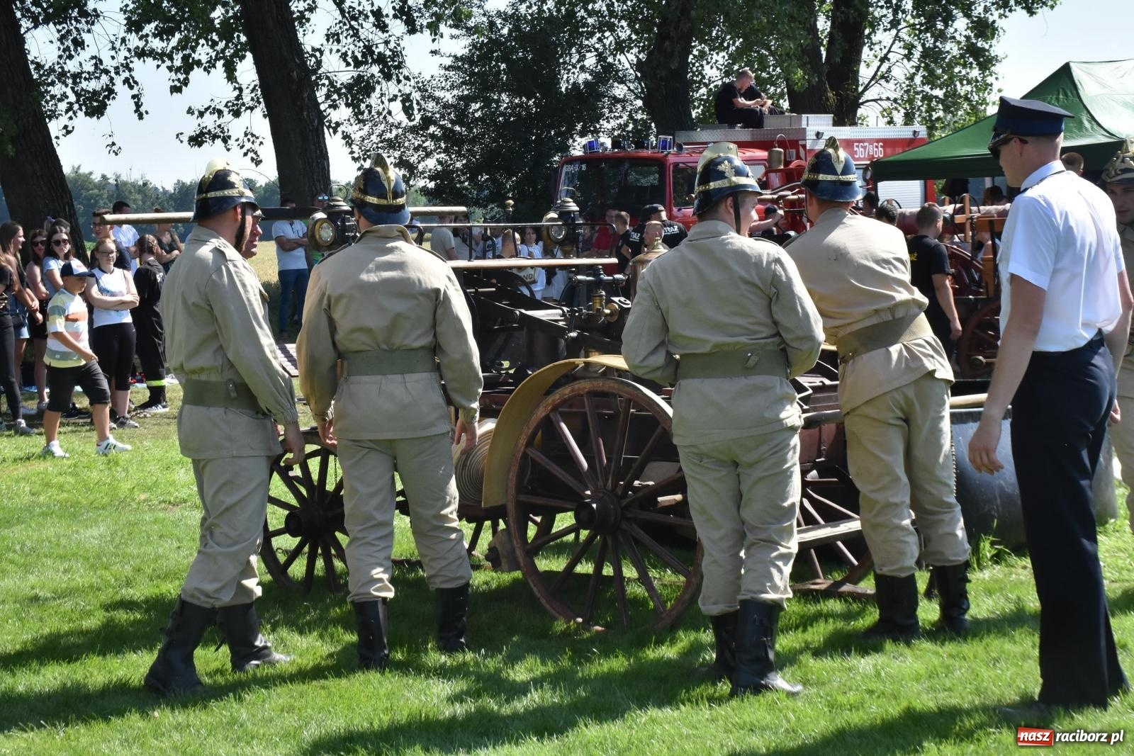 Zdjęcie w galerii na portalu naszraciborz.pl: Gospodarze z głównym trofeum zawodów w Bieńkowicach [FOTO i WIDEO] wiadomości z regionu