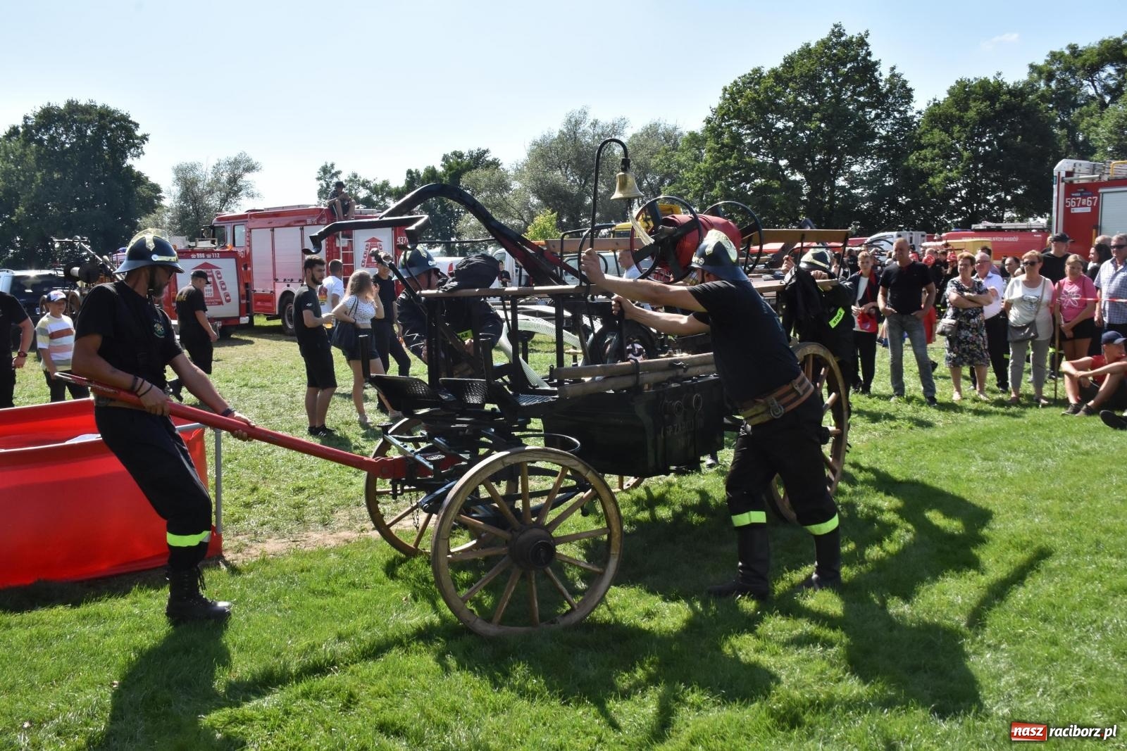 Zdjęcie w galerii na portalu naszraciborz.pl: Gospodarze z głównym trofeum zawodów w Bieńkowicach [FOTO i WIDEO] wiadomości z regionu
