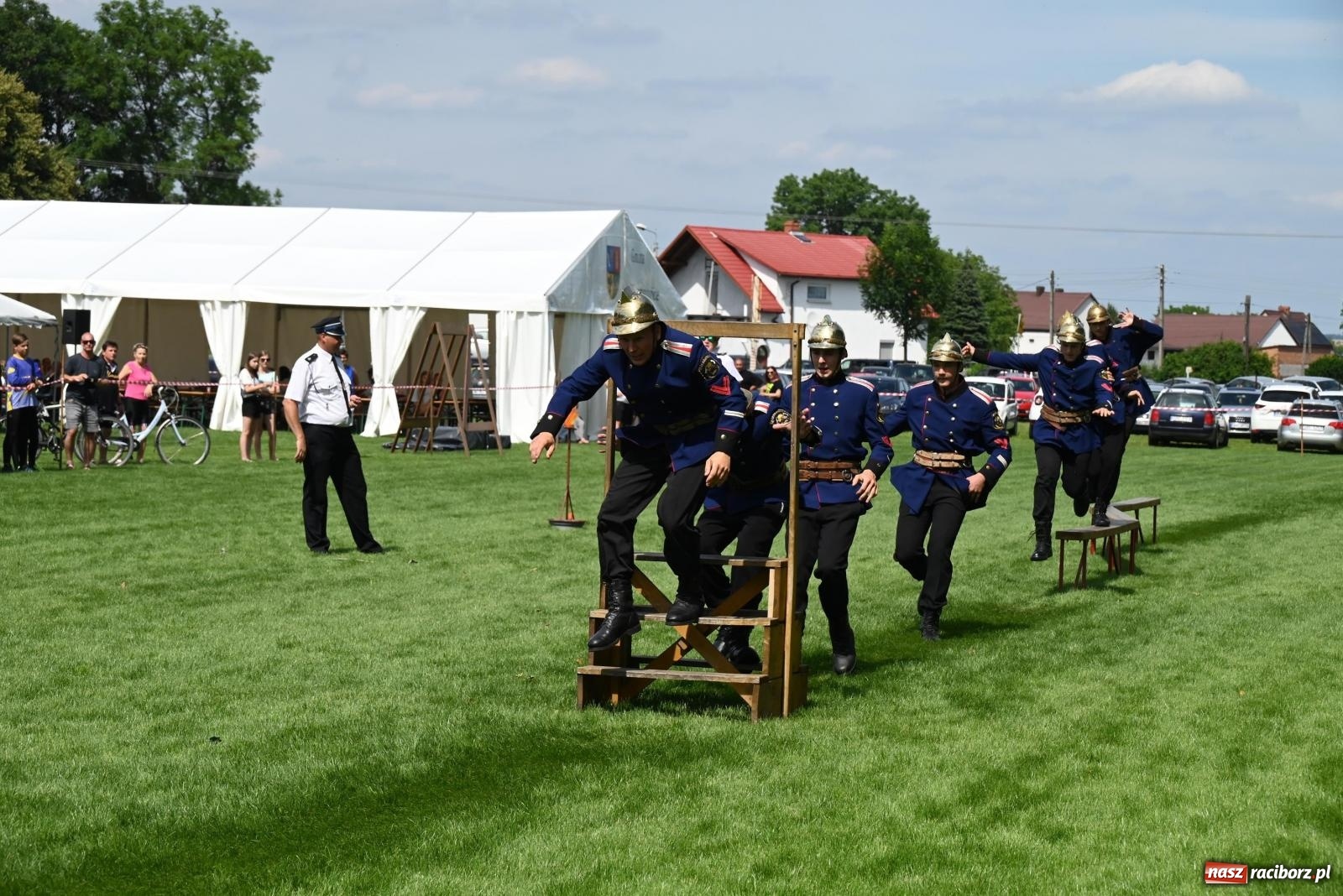 Zdjęcie w galerii na portalu naszraciborz.pl: Gospodarze z głównym trofeum zawodów w Bieńkowicach [FOTO i WIDEO] wiadomości z regionu