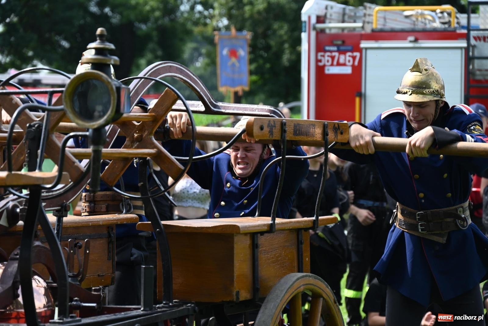 Zdjęcie w galerii na portalu naszraciborz.pl: Gospodarze z głównym trofeum zawodów w Bieńkowicach [FOTO i WIDEO] wiadomości z regionu