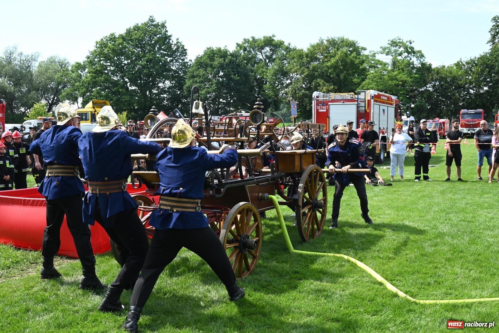 Zdjęcie w galerii na portalu naszraciborz.pl: Gospodarze z głównym trofeum zawodów w Bieńkowicach [FOTO i WIDEO] wiadomości z regionu