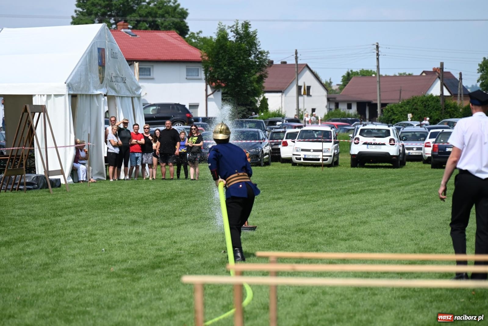 Zdjęcie w galerii na portalu naszraciborz.pl: Gospodarze z głównym trofeum zawodów w Bieńkowicach [FOTO i WIDEO] wiadomości z regionu