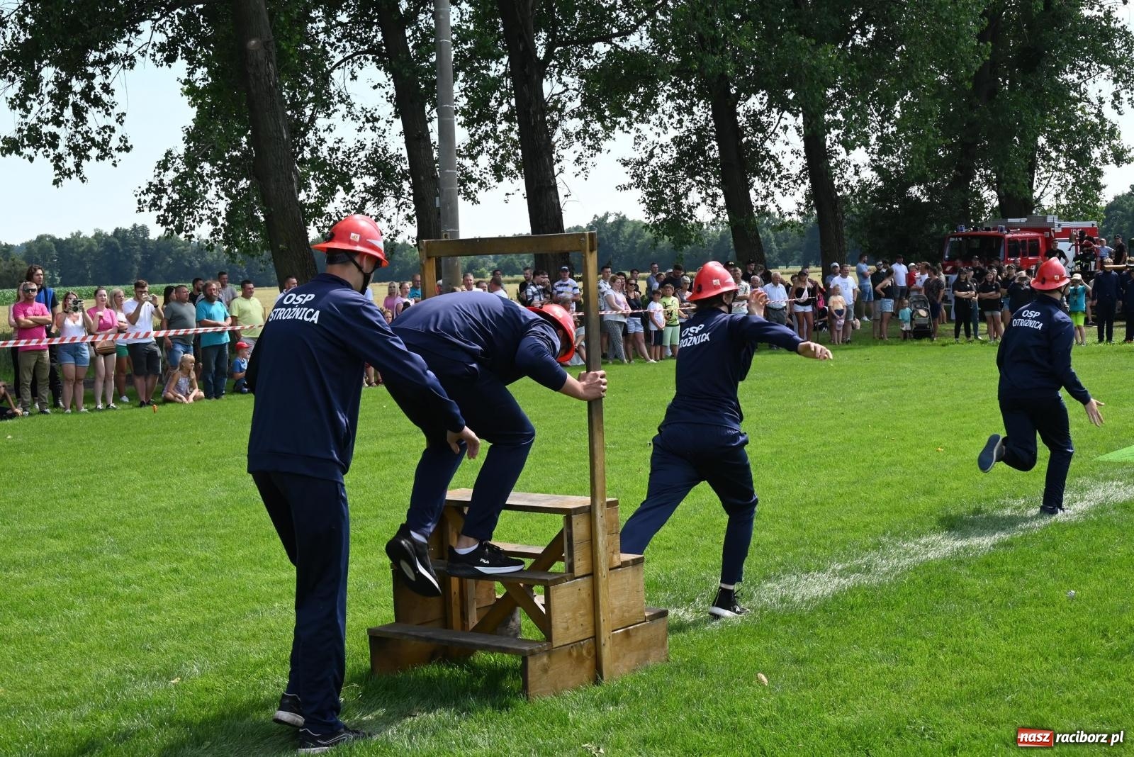 Zdjęcie w galerii na portalu naszraciborz.pl: Gospodarze z głównym trofeum zawodów w Bieńkowicach [FOTO i WIDEO] wiadomości z regionu