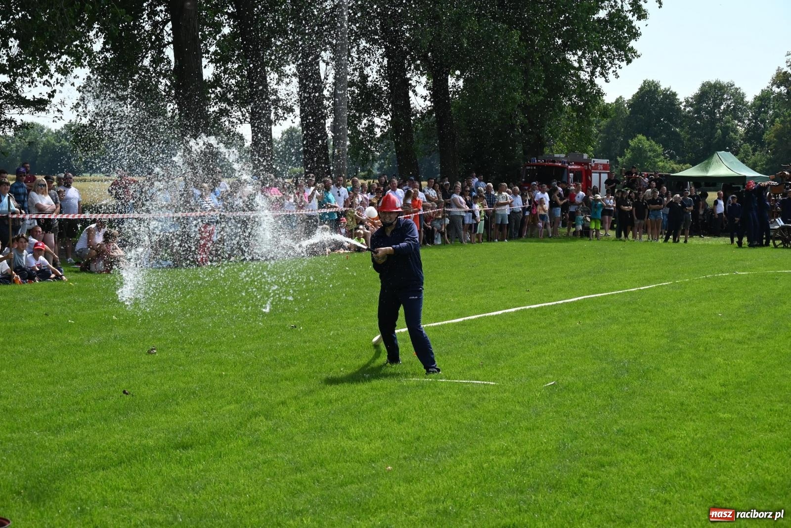Zdjęcie w galerii na portalu naszraciborz.pl: Gospodarze z głównym trofeum zawodów w Bieńkowicach [FOTO i WIDEO] wiadomości z regionu