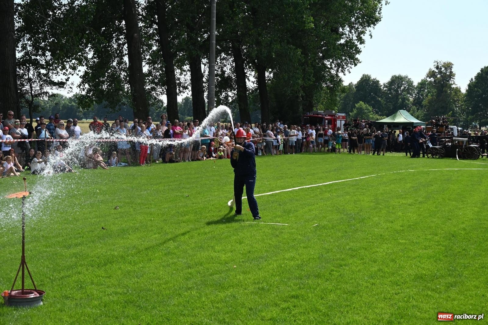 Zdjęcie w galerii na portalu naszraciborz.pl: Gospodarze z głównym trofeum zawodów w Bieńkowicach [FOTO i WIDEO] wiadomości z regionu