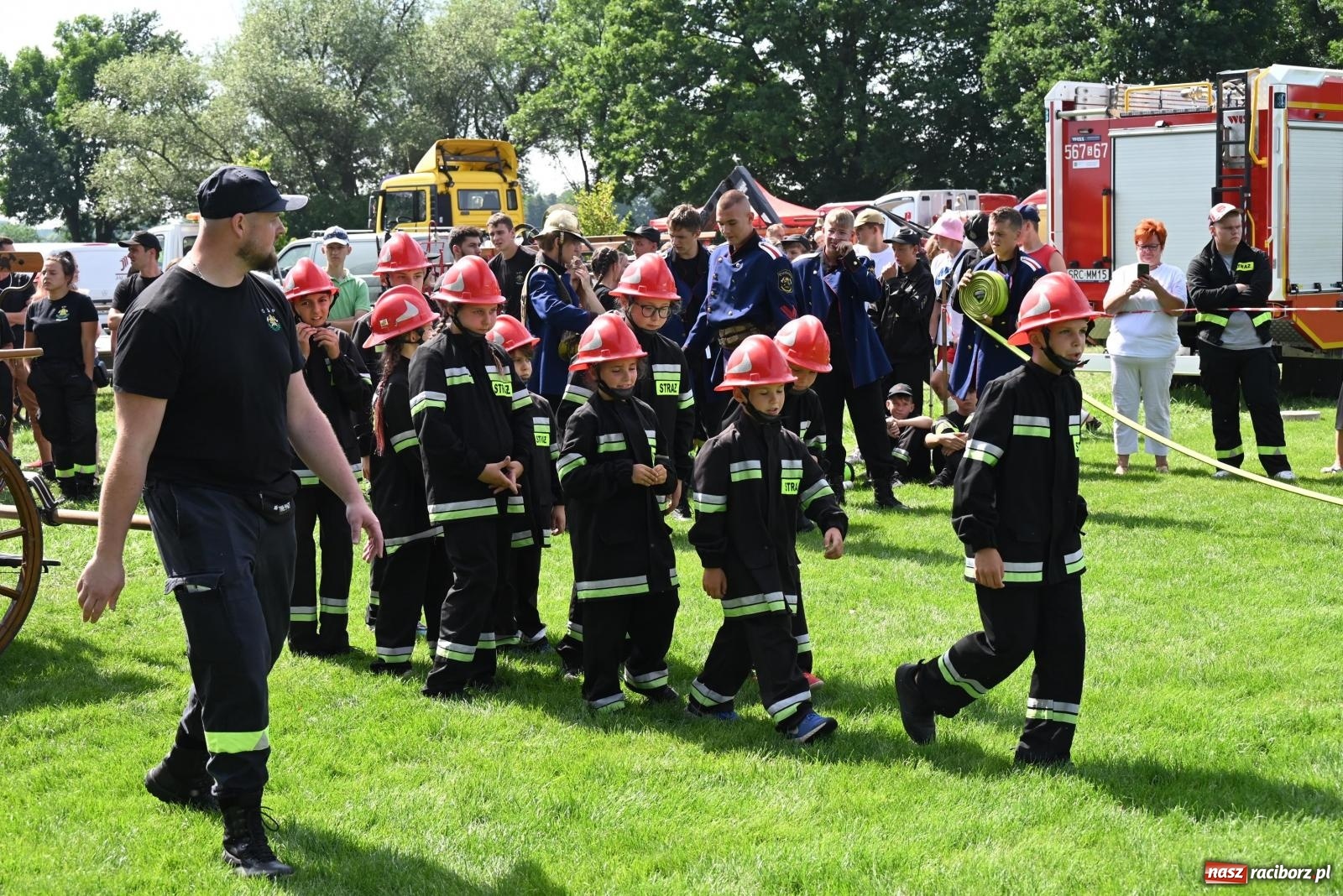 Zdjęcie w galerii na portalu naszraciborz.pl: Gospodarze z głównym trofeum zawodów w Bieńkowicach [FOTO i WIDEO] wiadomości z regionu