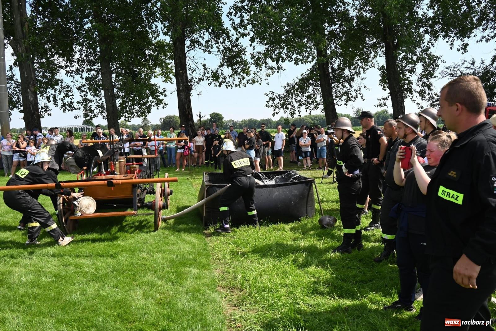 Zdjęcie w galerii na portalu naszraciborz.pl: Gospodarze z głównym trofeum zawodów w Bieńkowicach [FOTO i WIDEO] wiadomości z regionu