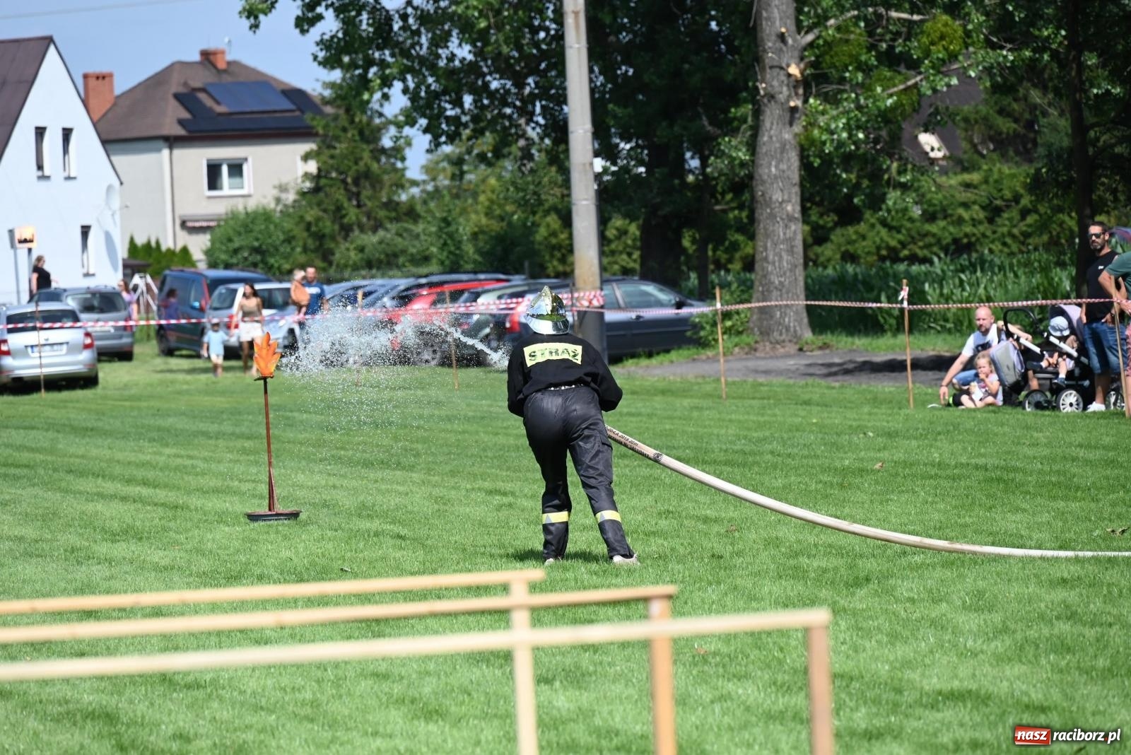 Zdjęcie w galerii na portalu naszraciborz.pl: Gospodarze z głównym trofeum zawodów w Bieńkowicach [FOTO i WIDEO] wiadomości z regionu