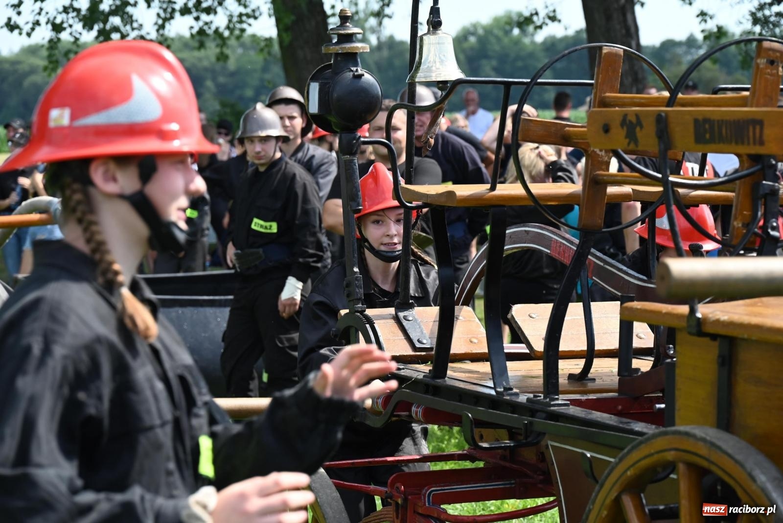 Zdjęcie w galerii na portalu naszraciborz.pl: Gospodarze z głównym trofeum zawodów w Bieńkowicach [FOTO i WIDEO] wiadomości z regionu