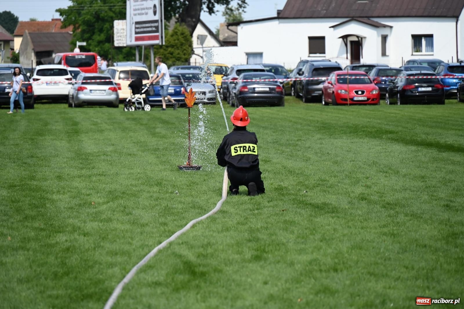 Zdjęcie w galerii na portalu naszraciborz.pl: Gospodarze z głównym trofeum zawodów w Bieńkowicach [FOTO i WIDEO] wiadomości z regionu