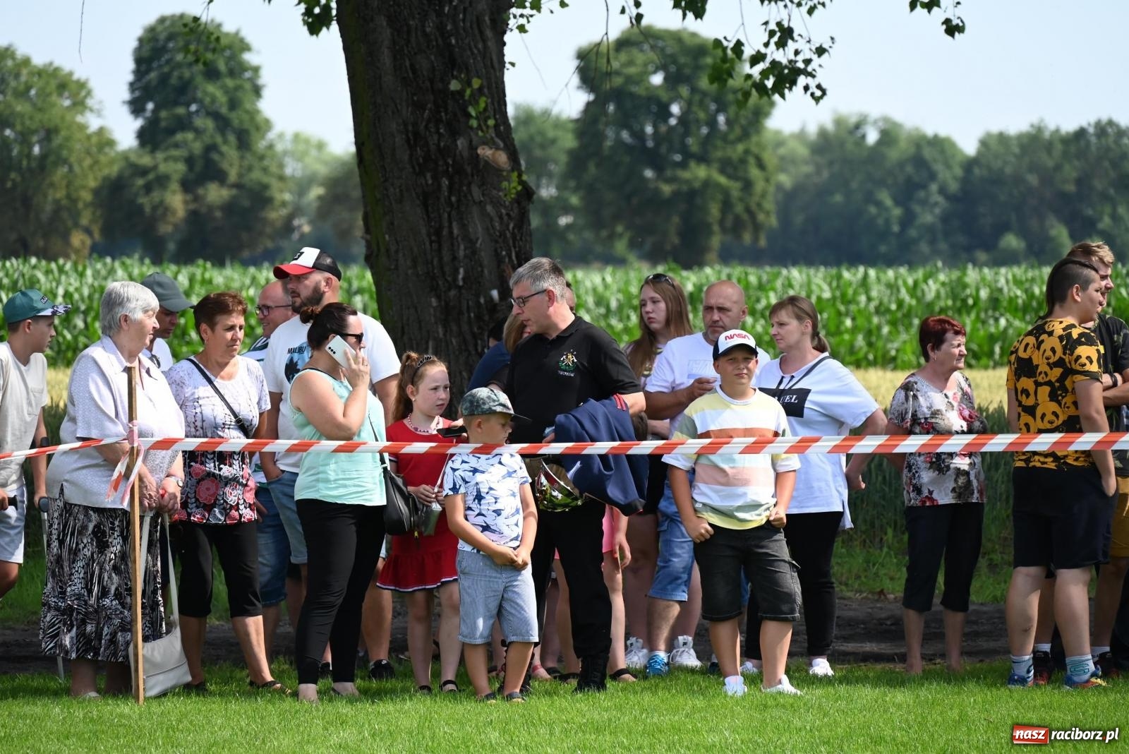 Zdjęcie w galerii na portalu naszraciborz.pl: Gospodarze z głównym trofeum zawodów w Bieńkowicach [FOTO i WIDEO] wiadomości z regionu