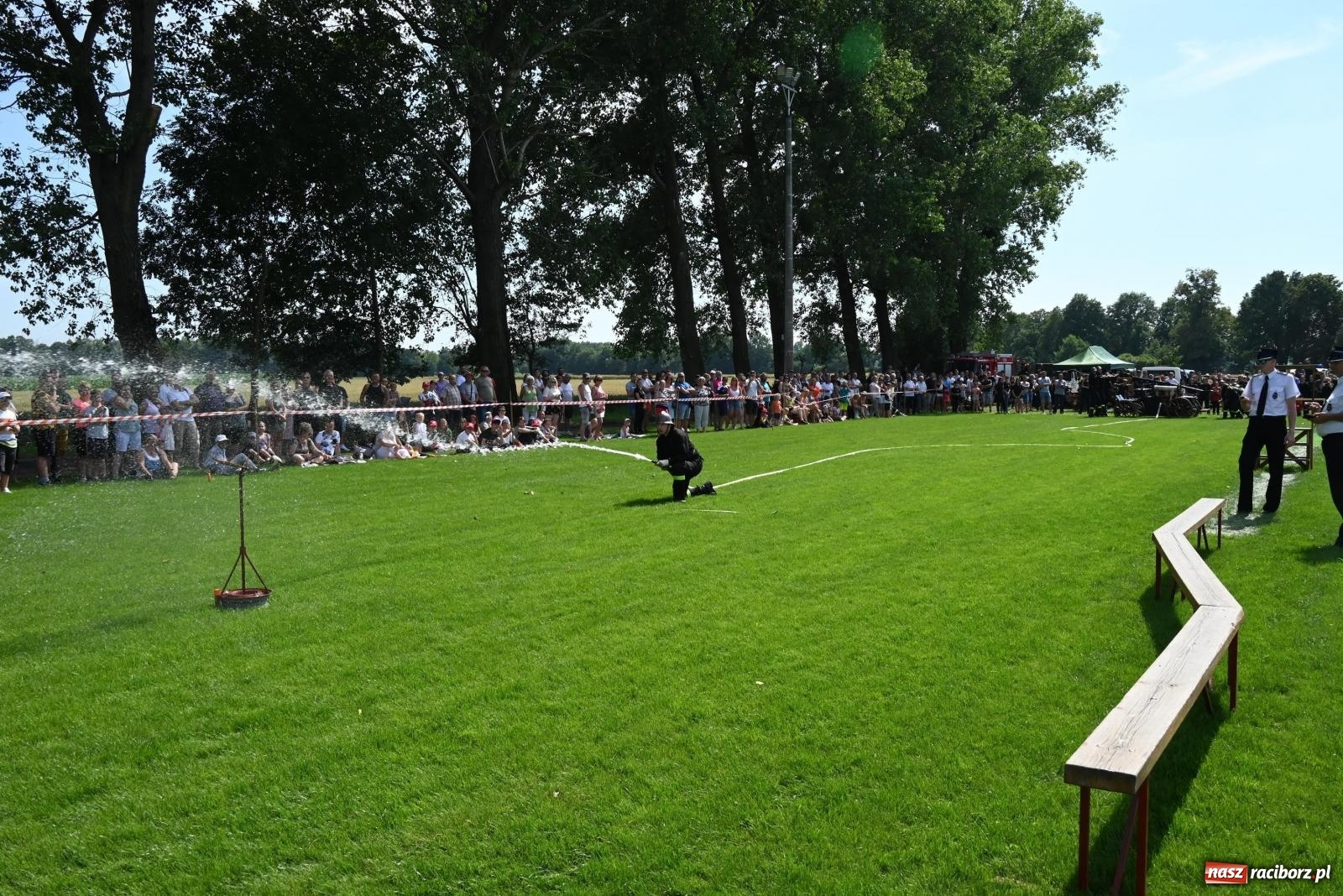 Zdjęcie w galerii na portalu naszraciborz.pl: Gospodarze z głównym trofeum zawodów w Bieńkowicach [FOTO i WIDEO] wiadomości z regionu