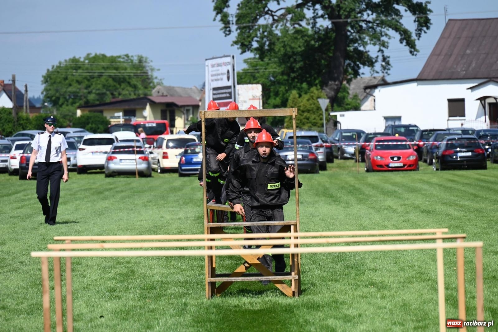 Zdjęcie w galerii na portalu naszraciborz.pl: Gospodarze z głównym trofeum zawodów w Bieńkowicach [FOTO i WIDEO] wiadomości z regionu