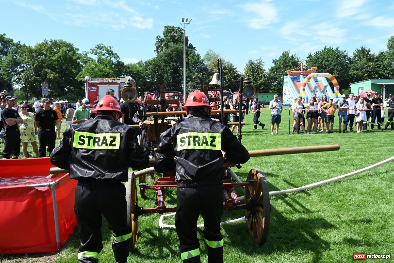 Zdjęcie w galerii na portalu naszraciborz.pl: Gospodarze z głównym trofeum zawodów w Bieńkowicach [FOTO i WIDEO] wiadomości z regionu