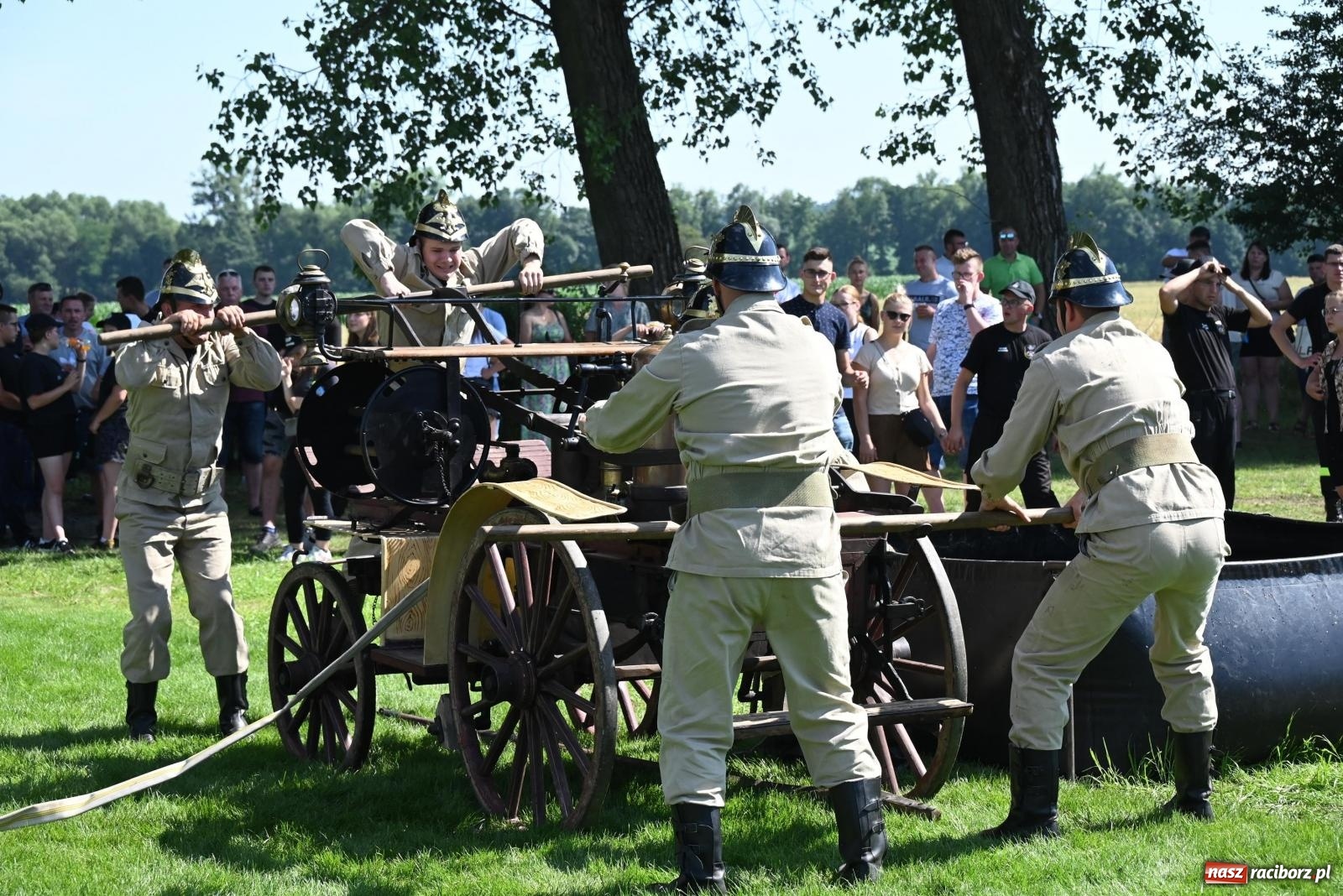 Zdjęcie w galerii na portalu naszraciborz.pl: Gospodarze z głównym trofeum zawodów w Bieńkowicach [FOTO i WIDEO] wiadomości z regionu