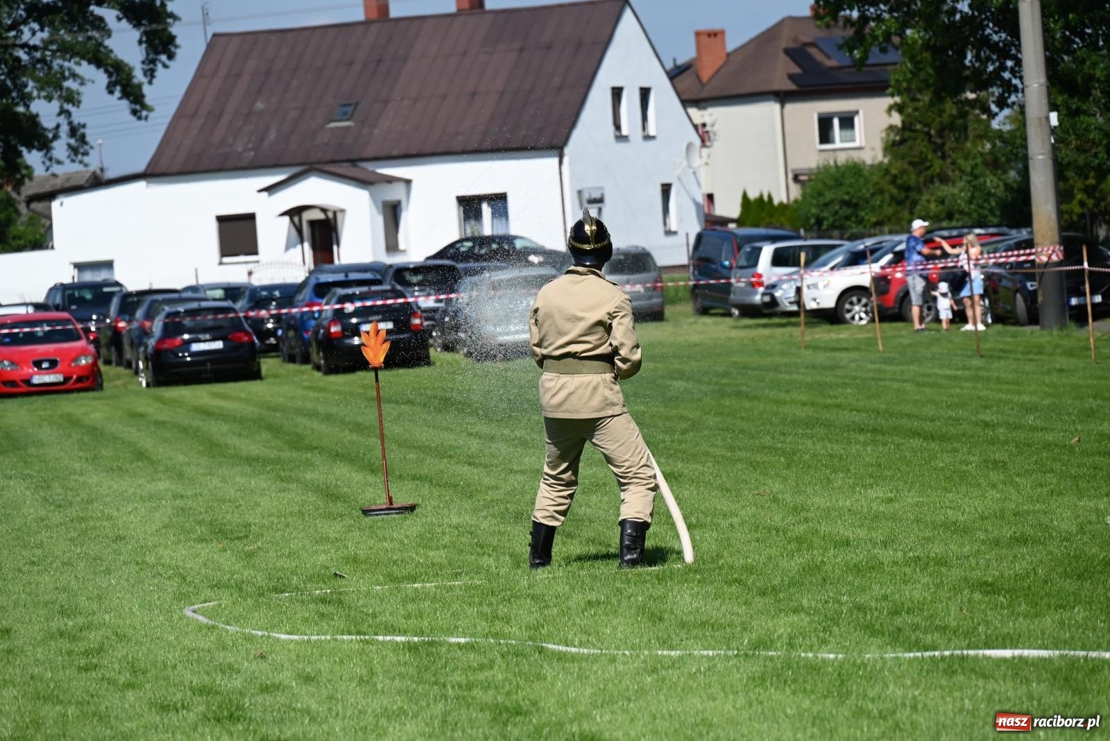 Zdjęcie w galerii na portalu naszraciborz.pl: Gospodarze z głównym trofeum zawodów w Bieńkowicach [FOTO i WIDEO] wiadomości z regionu