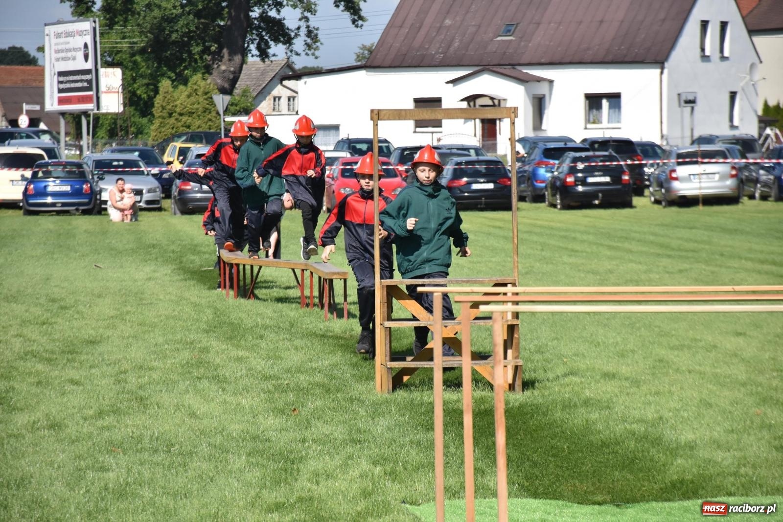 Zdjęcie w galerii na portalu naszraciborz.pl: Gospodarze z głównym trofeum zawodów w Bieńkowicach [FOTO i WIDEO] wiadomości z regionu