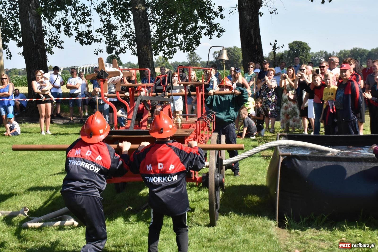 Zdjęcie w galerii na portalu naszraciborz.pl: Gospodarze z głównym trofeum zawodów w Bieńkowicach [FOTO i WIDEO] wiadomości z regionu