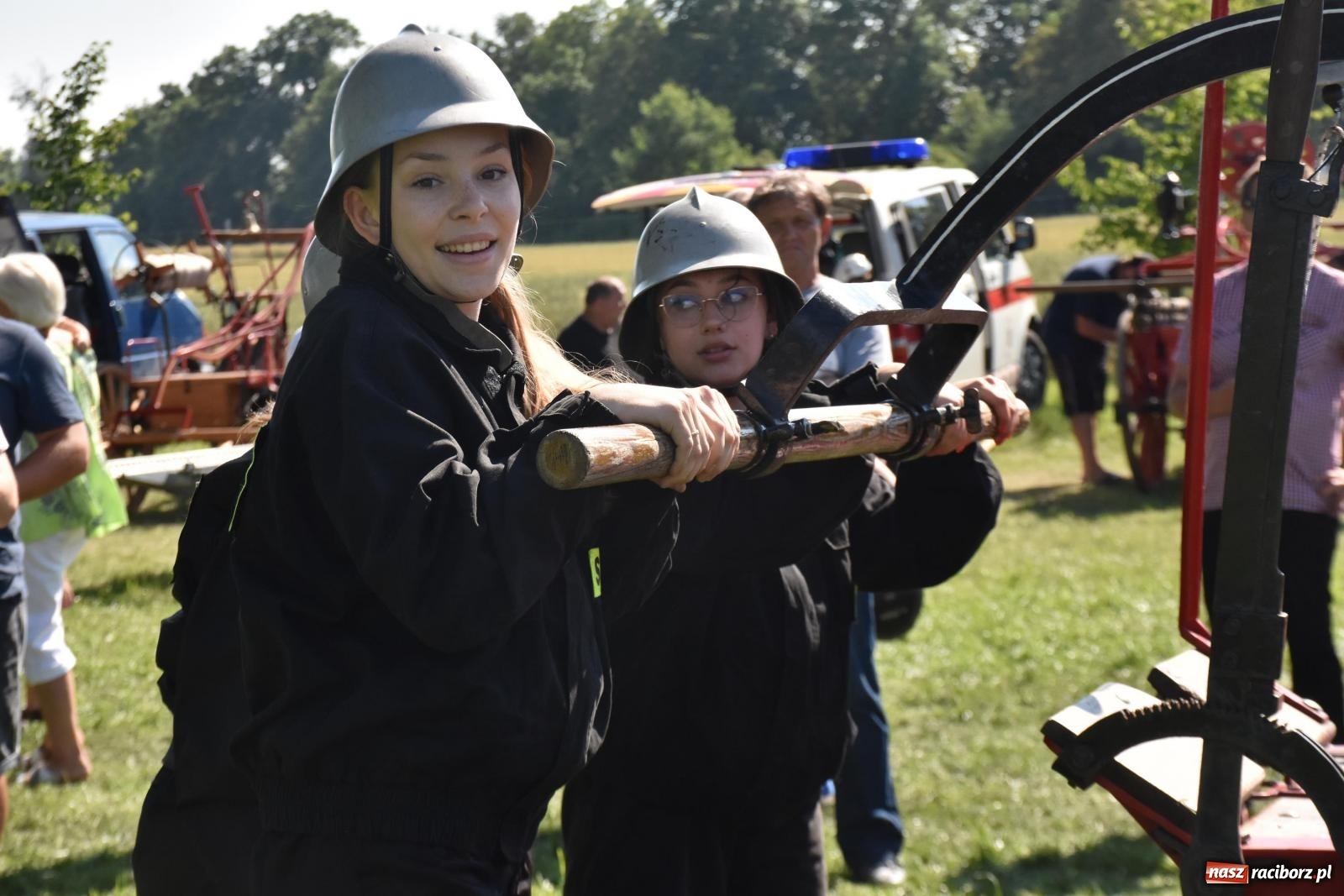 Zdjęcie w galerii na portalu naszraciborz.pl: Gospodarze z głównym trofeum zawodów w Bieńkowicach [FOTO i WIDEO] wiadomości z regionu