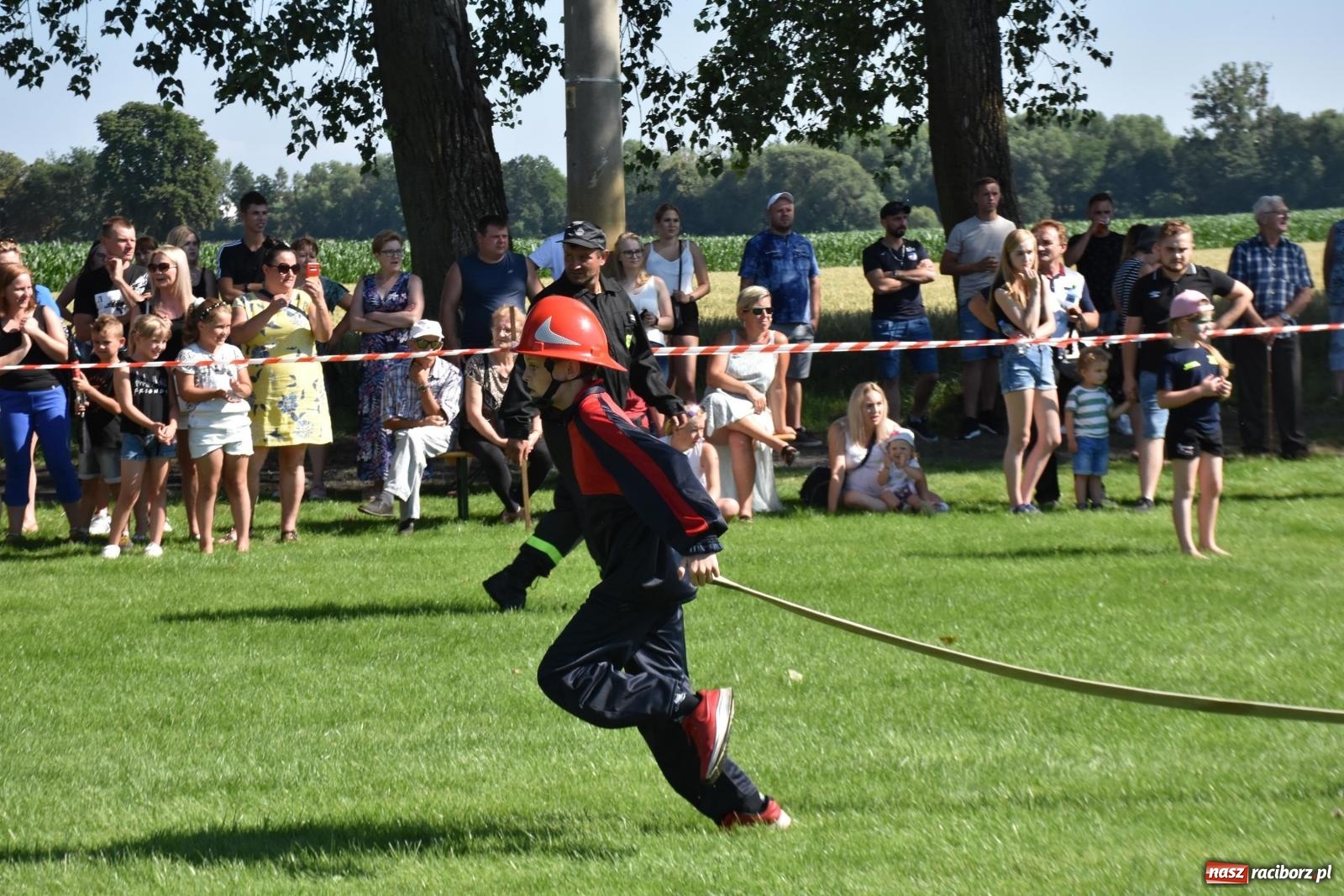 Zdjęcie w galerii na portalu naszraciborz.pl: Gospodarze z głównym trofeum zawodów w Bieńkowicach [FOTO i WIDEO] wiadomości z regionu