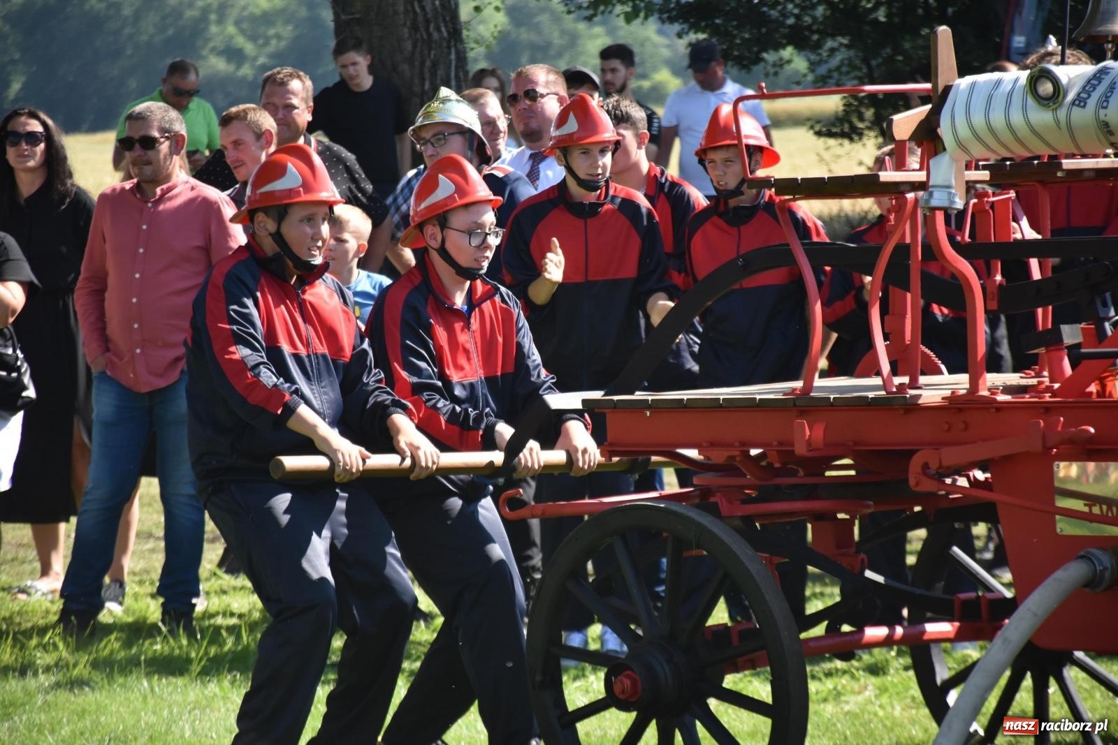 Zdjęcie w galerii na portalu naszraciborz.pl: Gospodarze z głównym trofeum zawodów w Bieńkowicach [FOTO i WIDEO] wiadomości z regionu