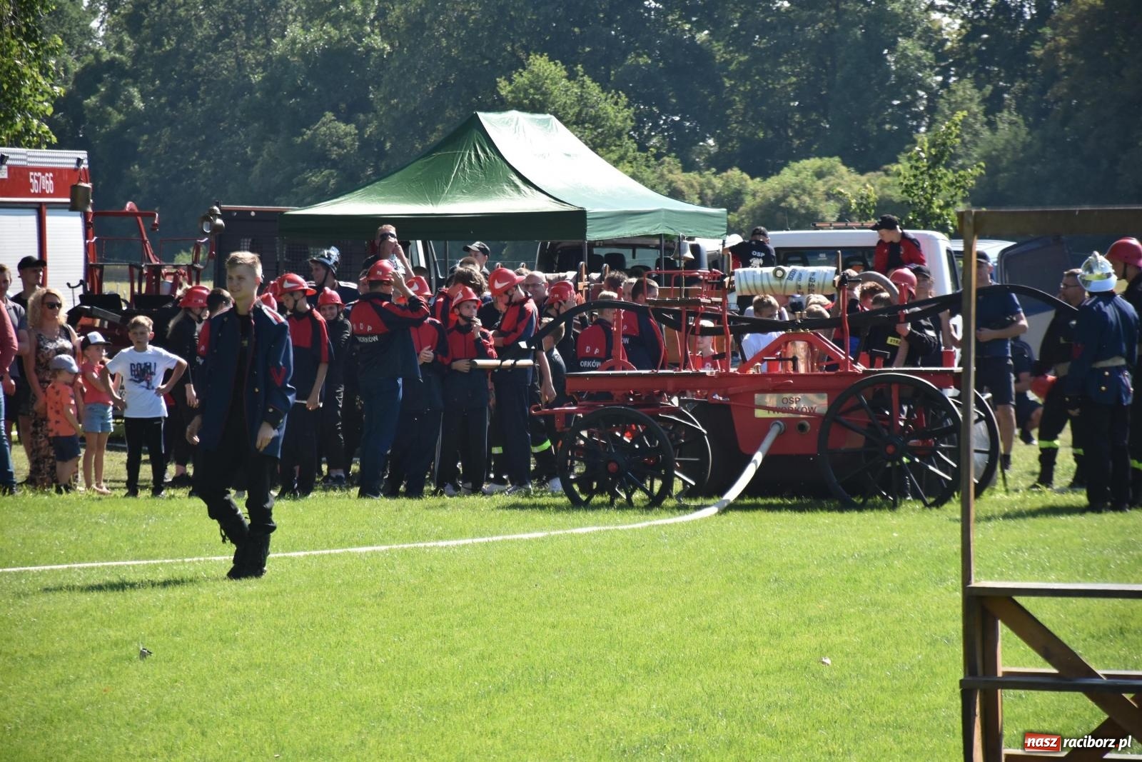 Zdjęcie w galerii na portalu naszraciborz.pl: Gospodarze z głównym trofeum zawodów w Bieńkowicach [FOTO i WIDEO] wiadomości z regionu
