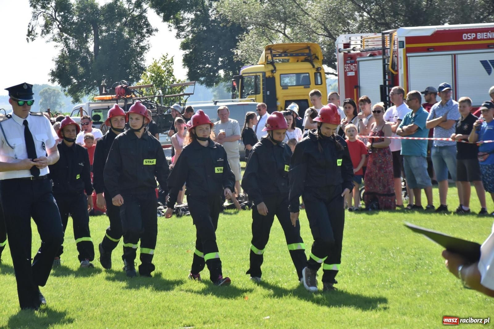 Zdjęcie w galerii na portalu naszraciborz.pl: Gospodarze z głównym trofeum zawodów w Bieńkowicach [FOTO i WIDEO] wiadomości z regionu