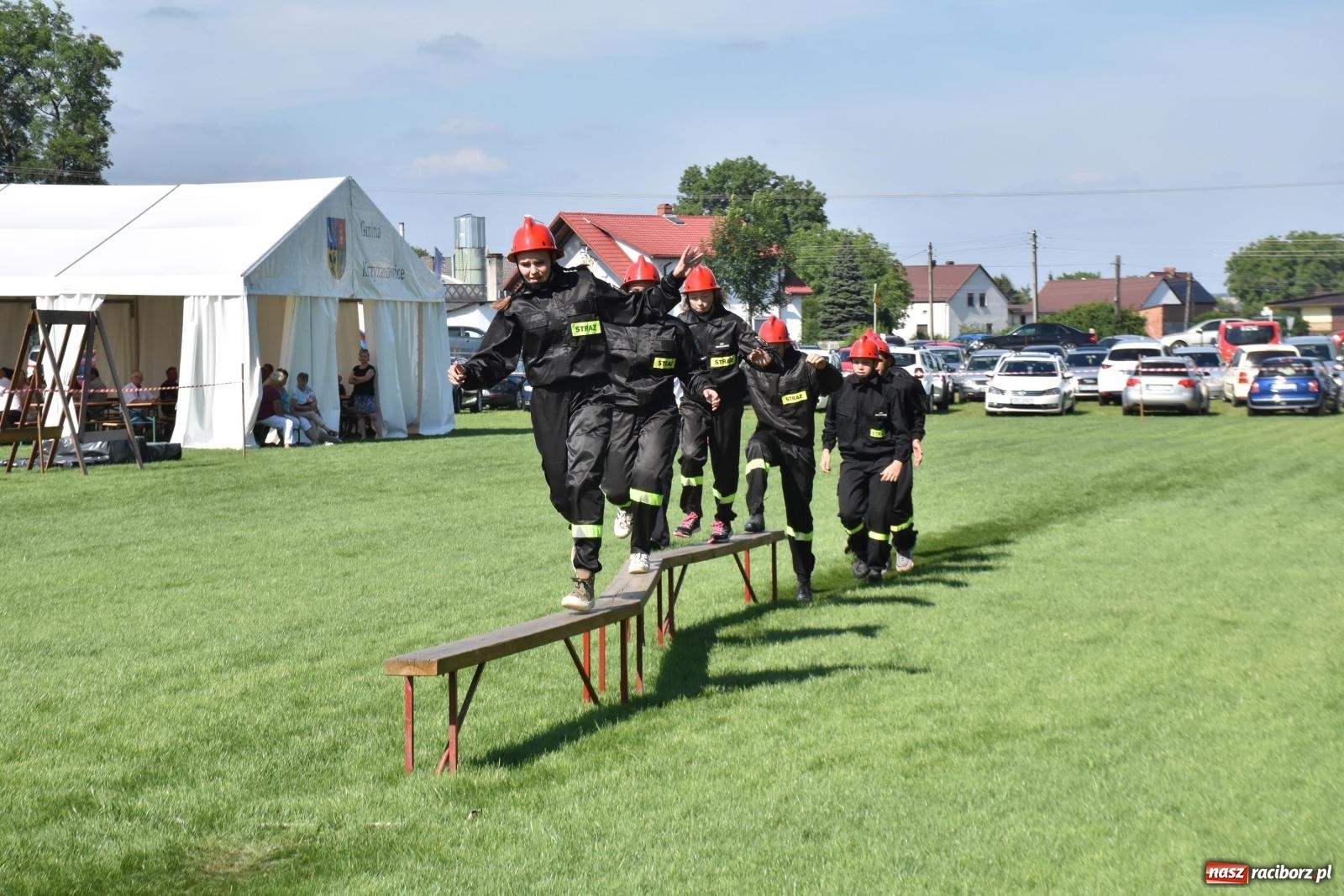 Zdjęcie w galerii na portalu naszraciborz.pl: Gospodarze z głównym trofeum zawodów w Bieńkowicach [FOTO i WIDEO] wiadomości z regionu