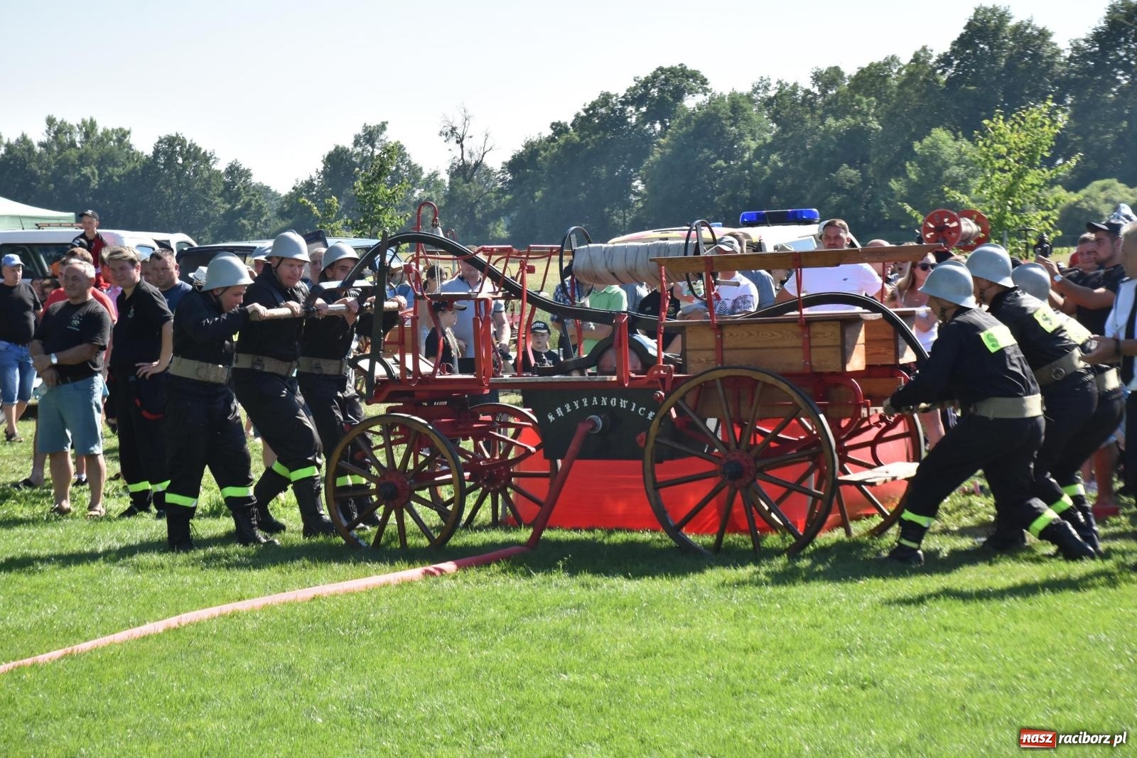 Zdjęcie w galerii na portalu naszraciborz.pl: Gospodarze z głównym trofeum zawodów w Bieńkowicach [FOTO i WIDEO] wiadomości z regionu